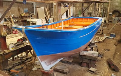 Asteleiros Catoira constrúe un novo barco de pesca.